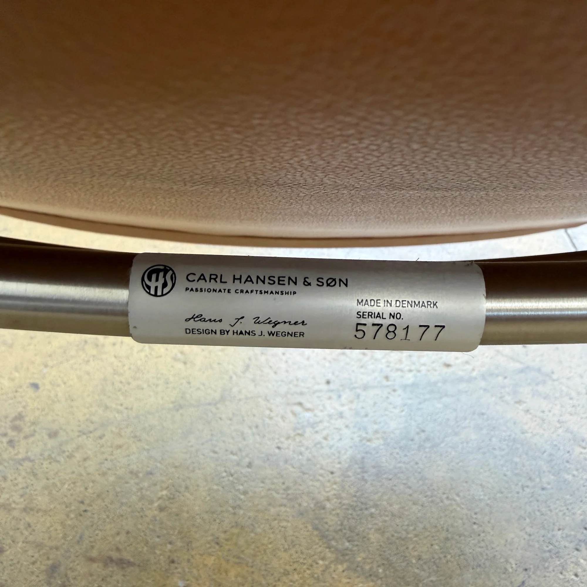 Hans J. Wegner Ch401 Airport Chair by Carl Hansen & Søn - Image 8