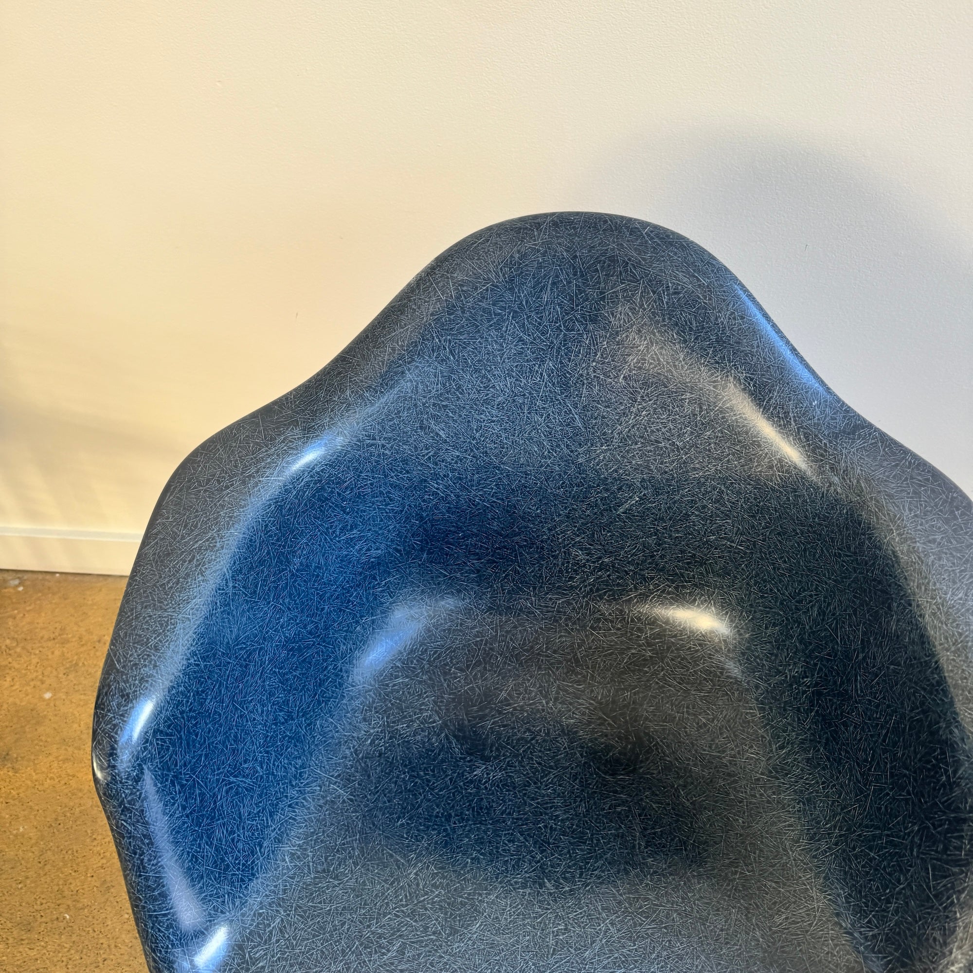 Herman Miller Eames fiberglass armchair - Image 3