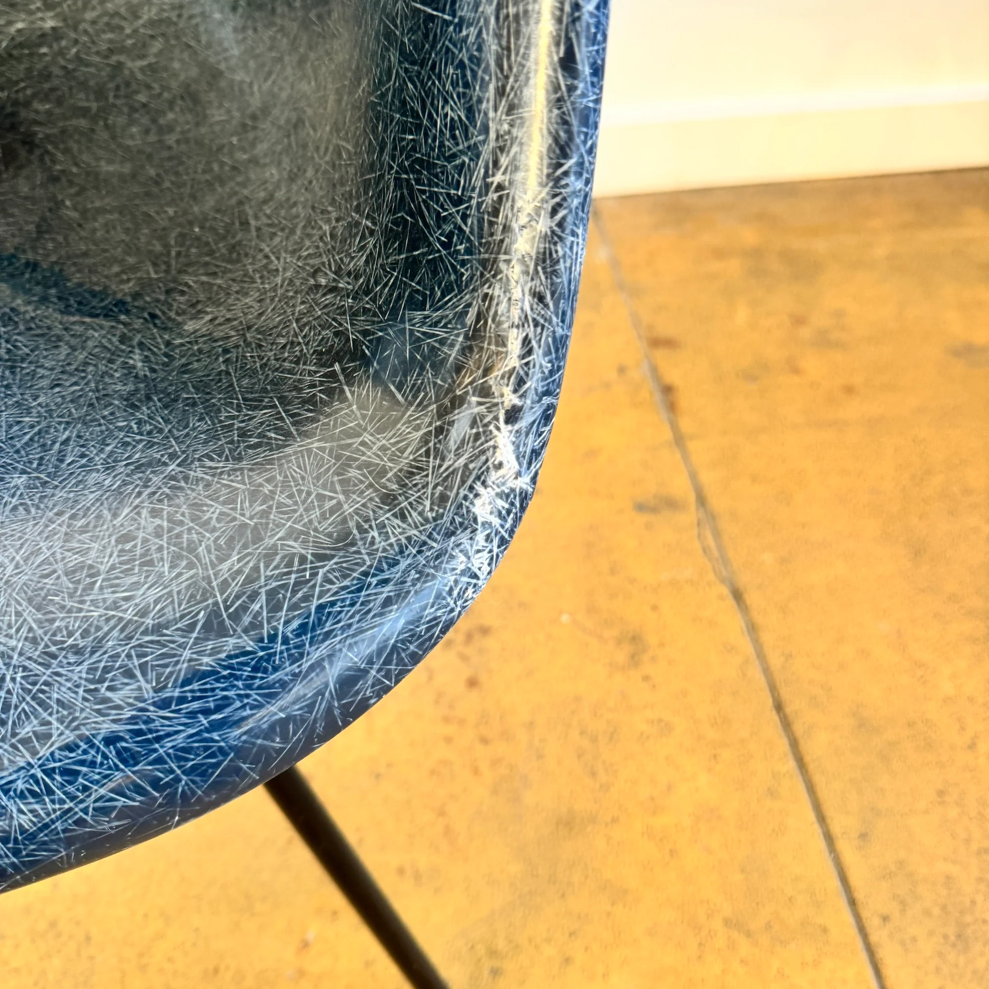 Herman Miller Eames fiberglass armchair - Image 4