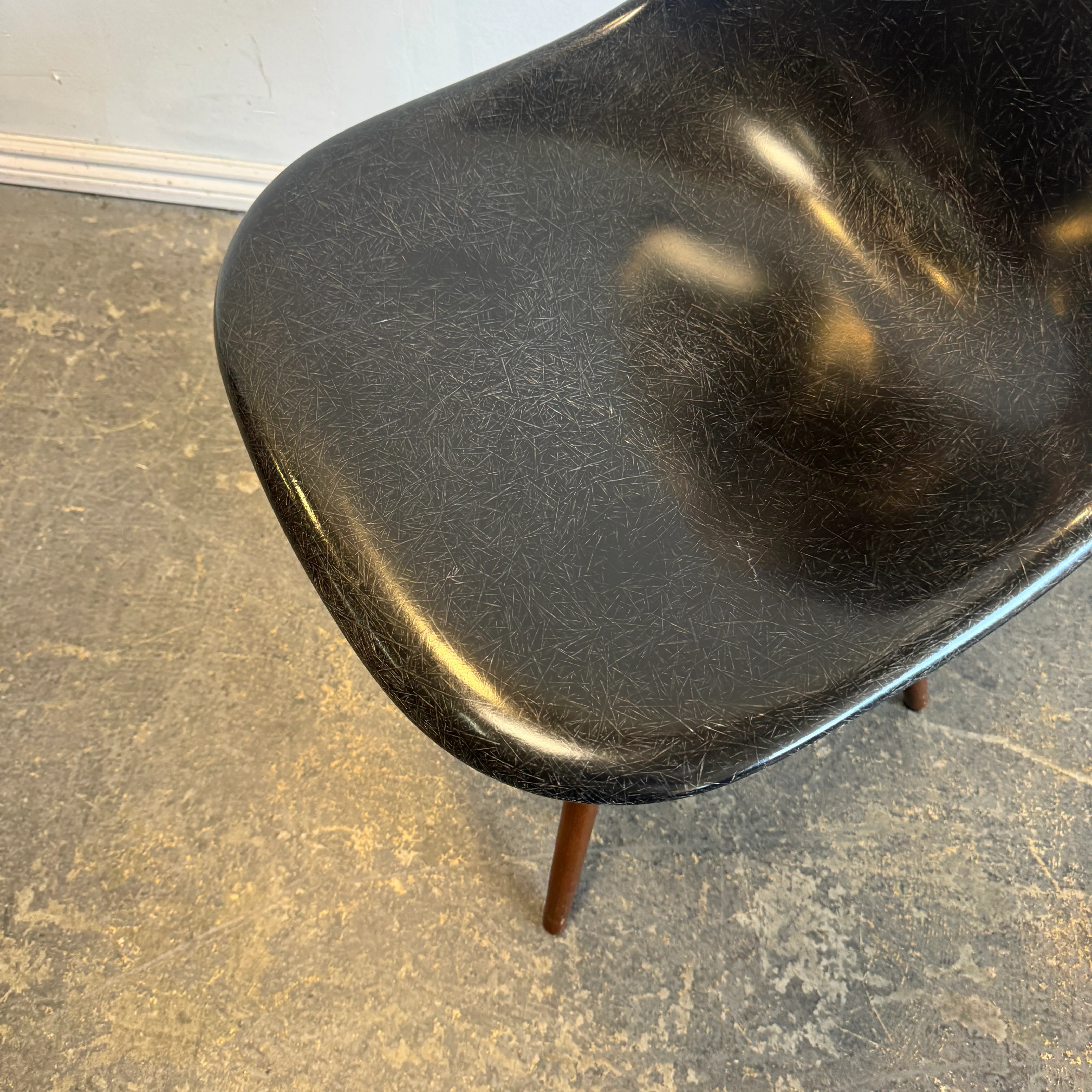 Herman Miller Eames Molded Fiberglass Side Chair - Image 3