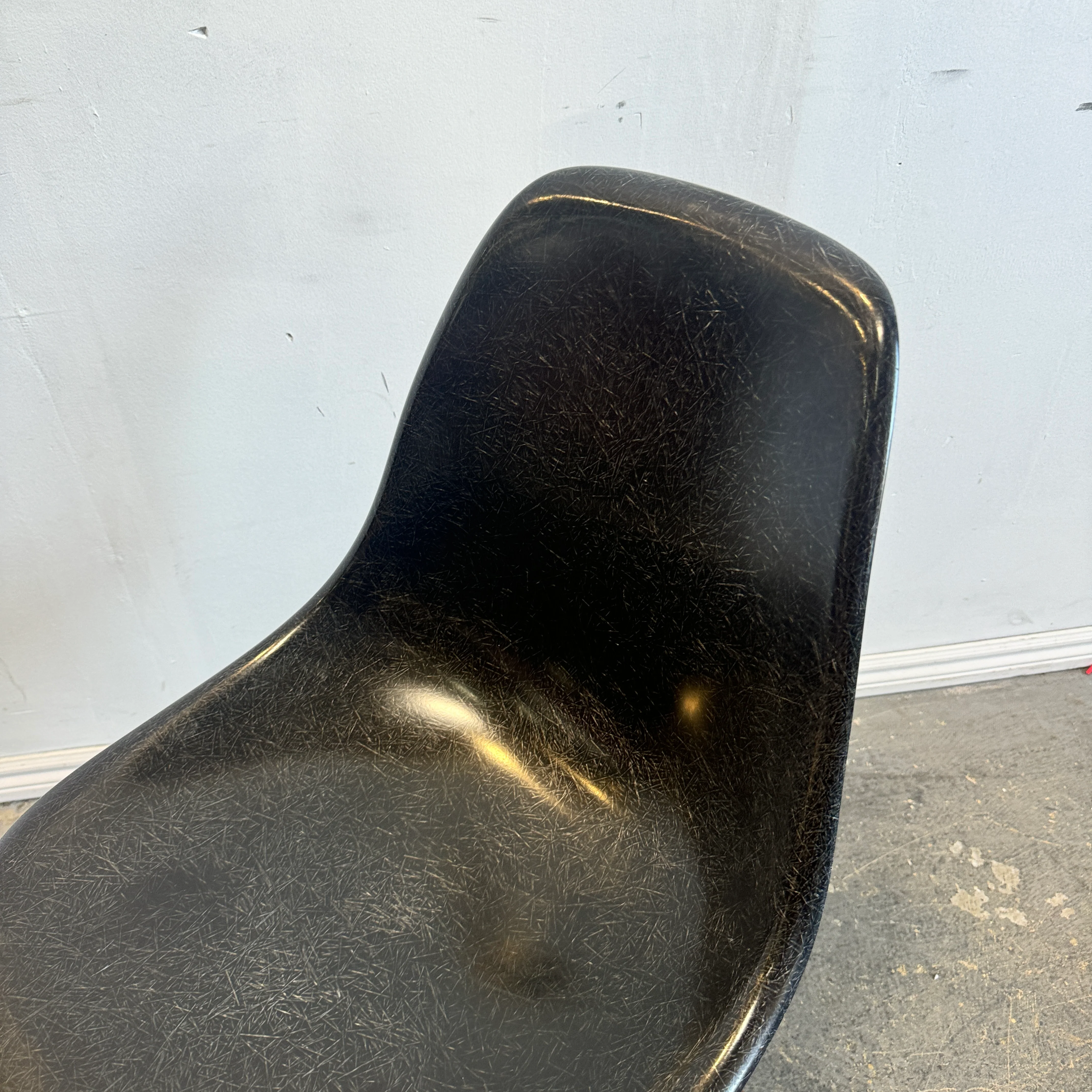 Herman Miller Eames Molded Fiberglass Side Chair - Image 4