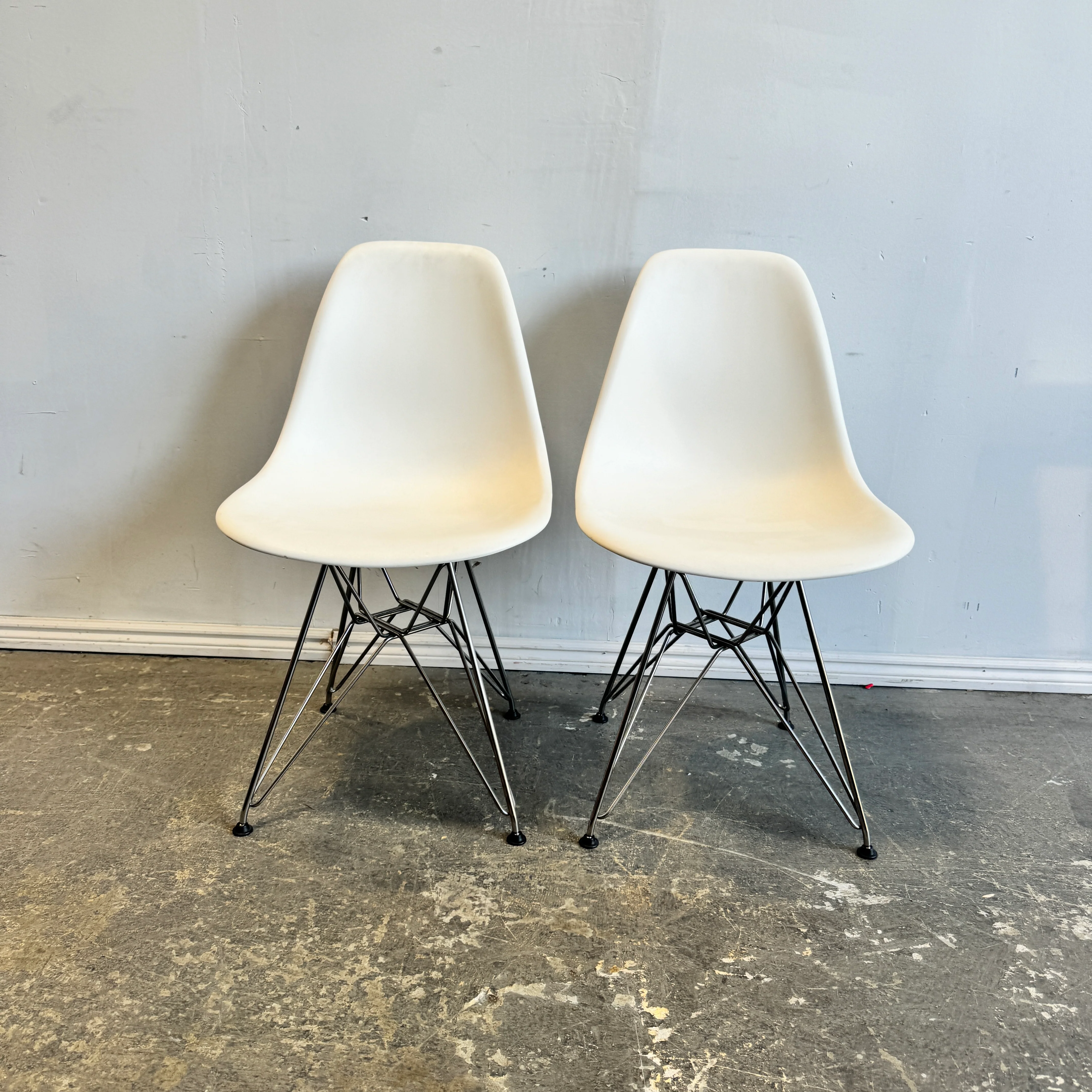 Herman Miller Eames Molded Plastic Side Chair (Set of 2)