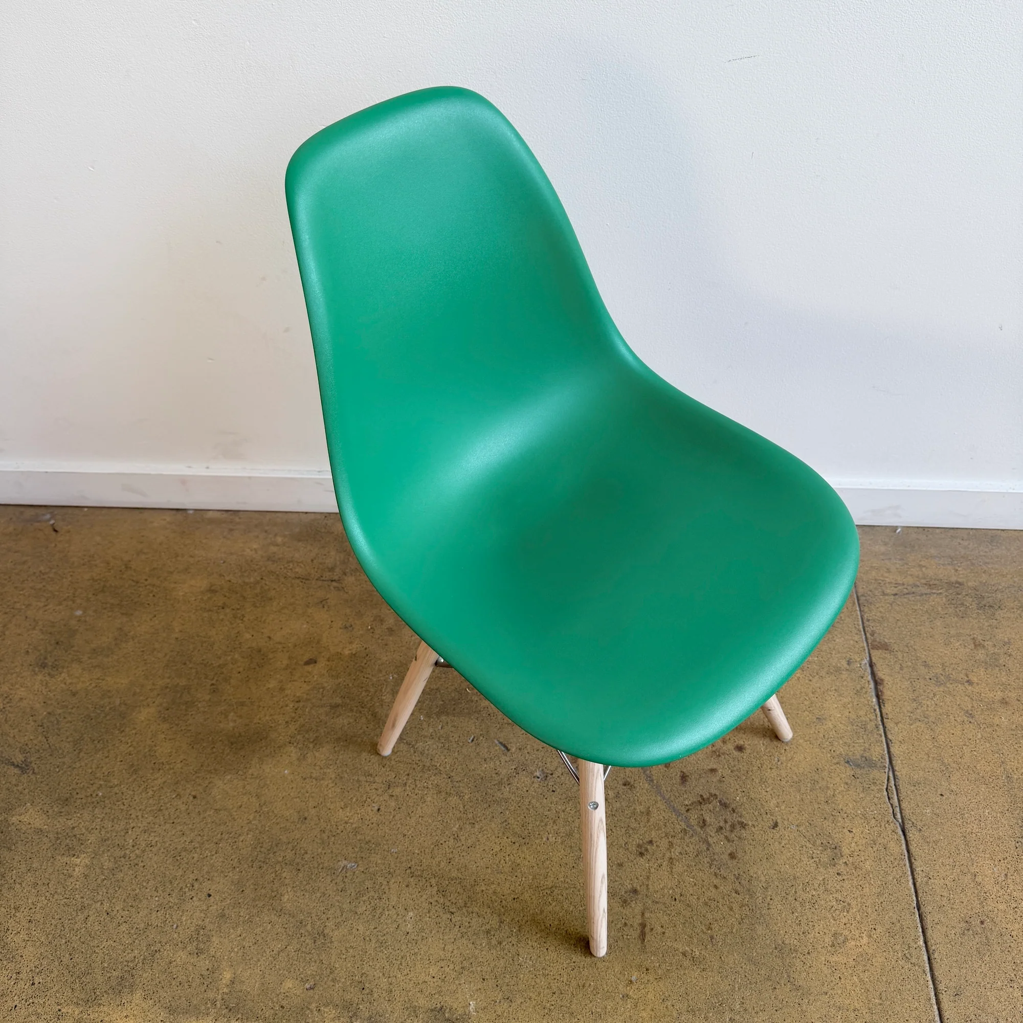 Herman Miller Eames Molded Rare Green Plastic Side Chair (Three Available) - Image 2