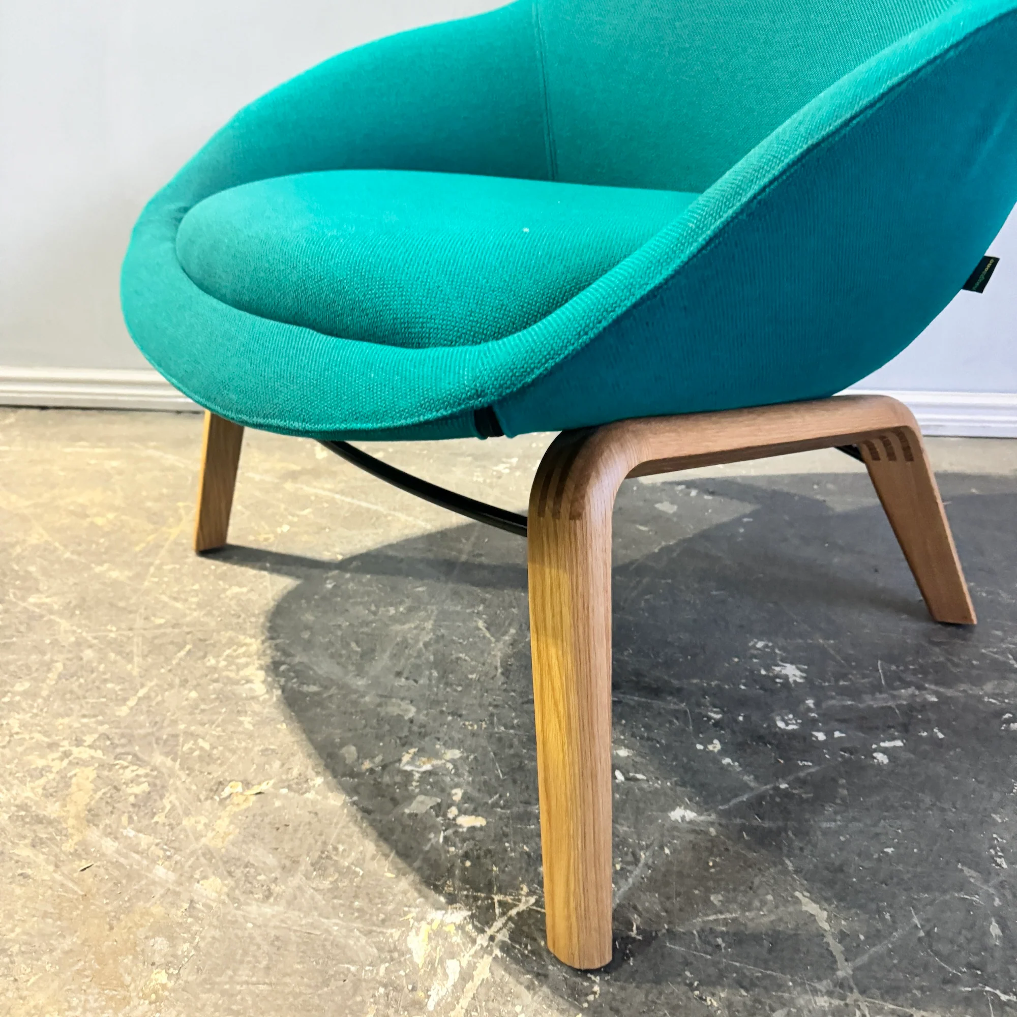 Herman Miller Naughtone Always Lounge chair Wood Base - Image 3