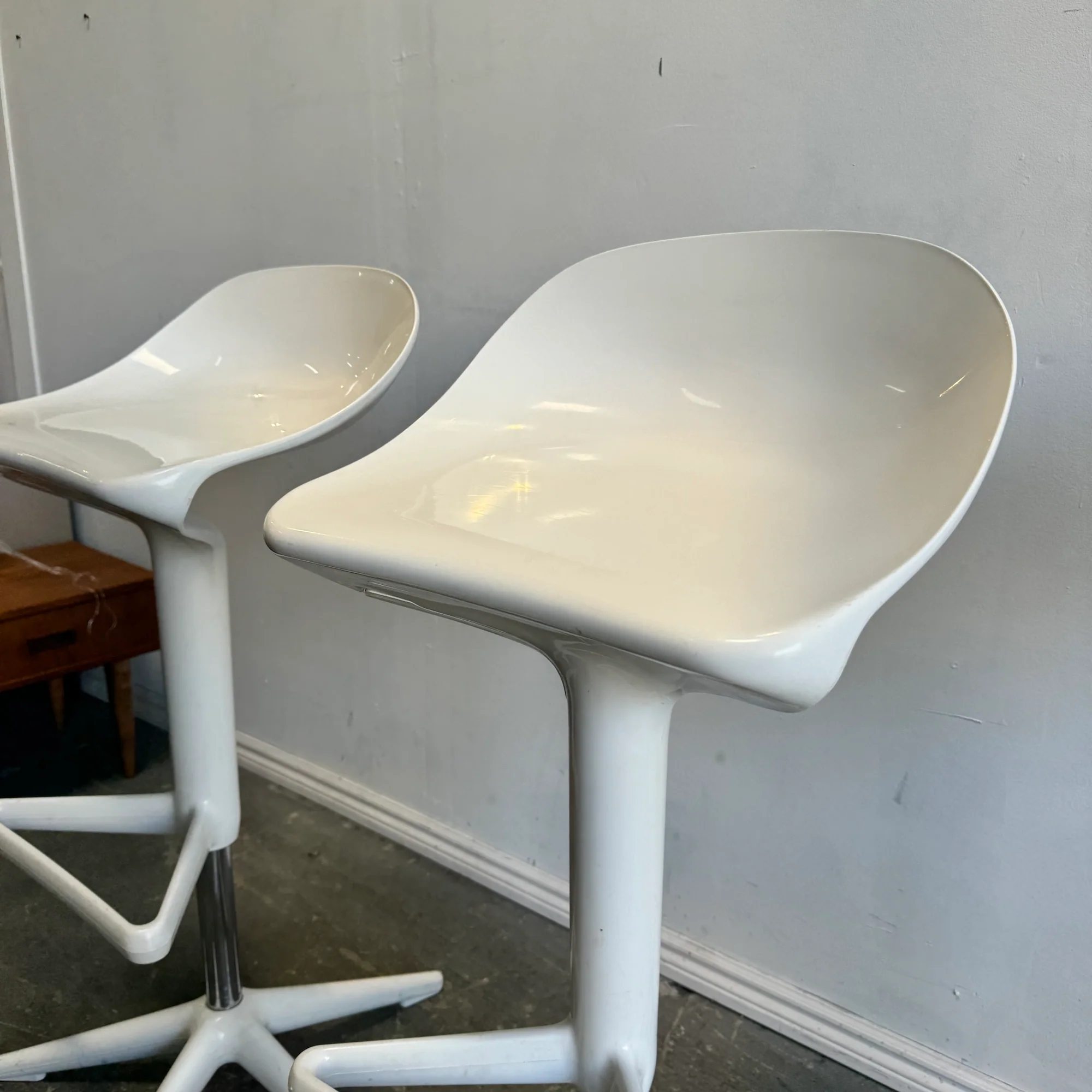 Kartell Spoon set of 3 adjustable stools by Antonio Citterio - Image 3
