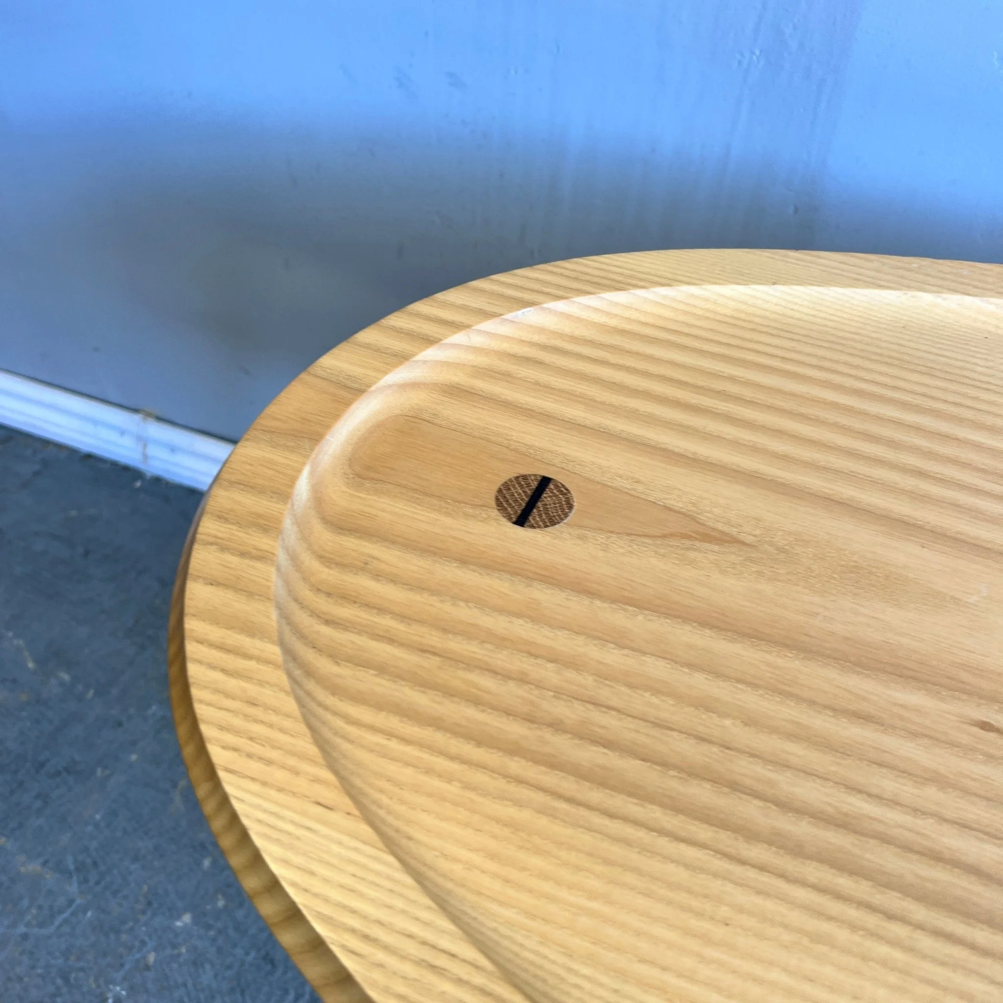 Non Standard three legged coffee table - Image 3