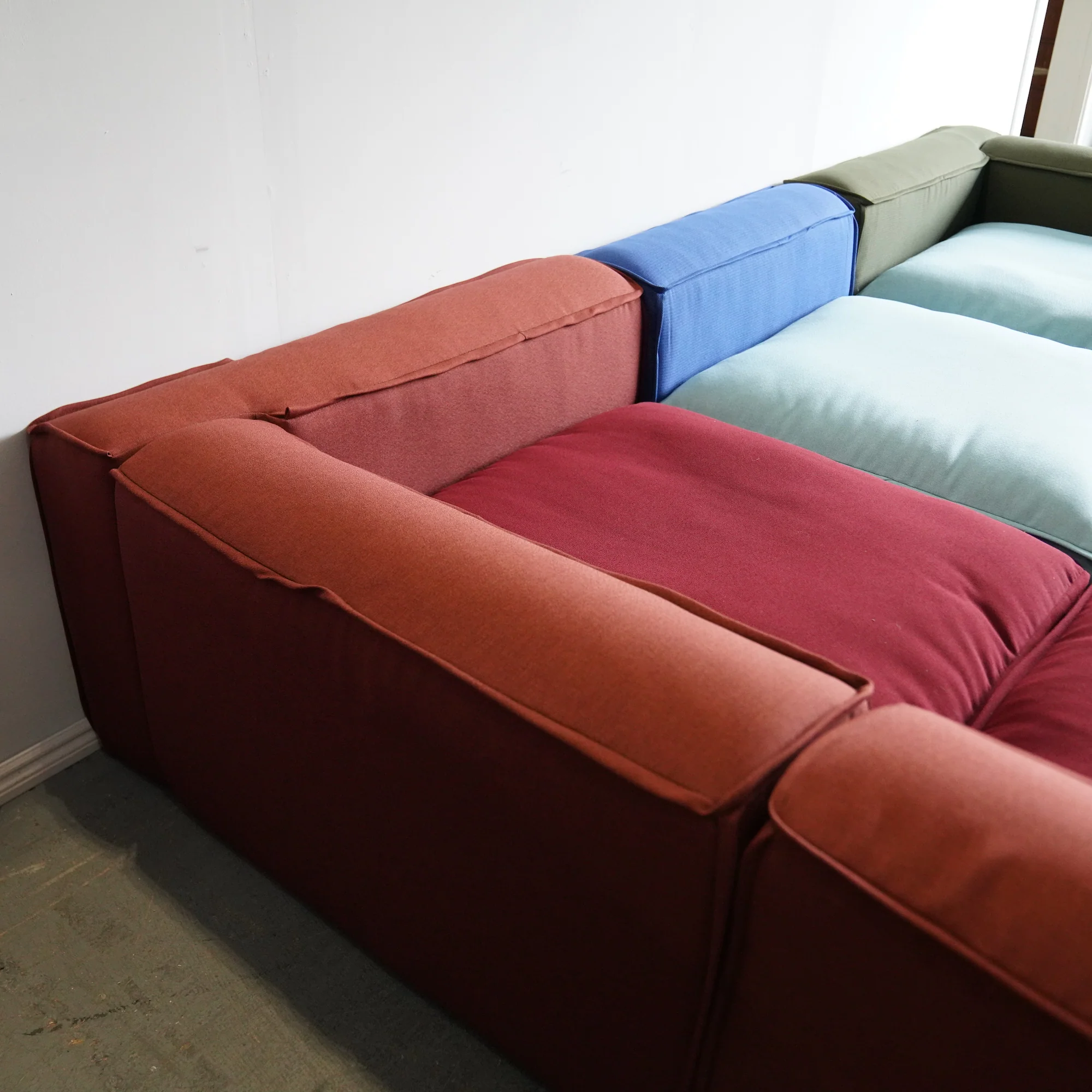 OFS 5 Piece Hinchada Modular sectional sofa - Image 5
