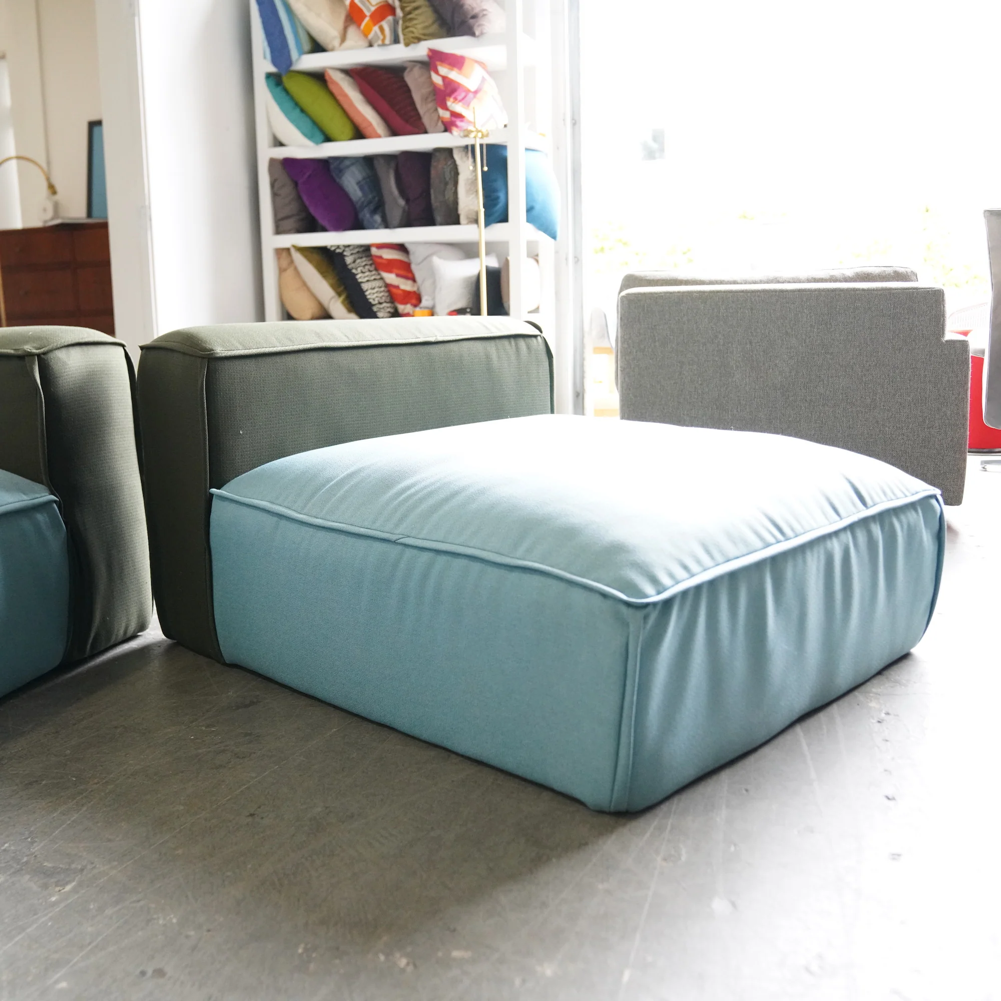 OFS 5 Piece Hinchada Modular sectional sofa - Image 6