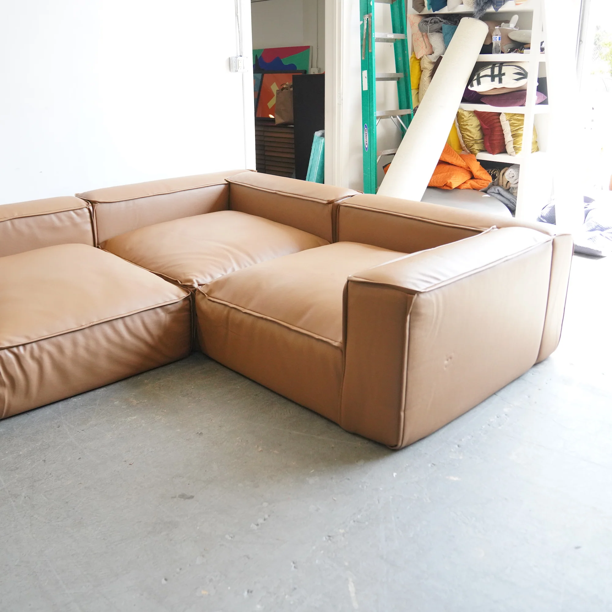 OFS 6 Piece Hinchada Modular sectional sofa - Image 8