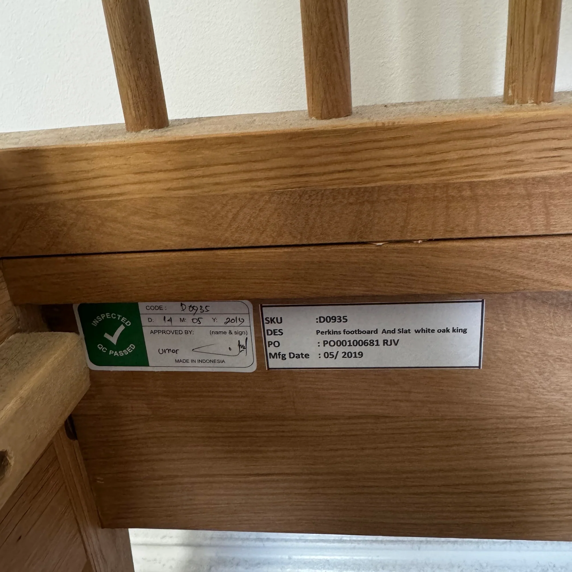 Rejuvenation Perkins Spindle Oak King Bed - Image 7