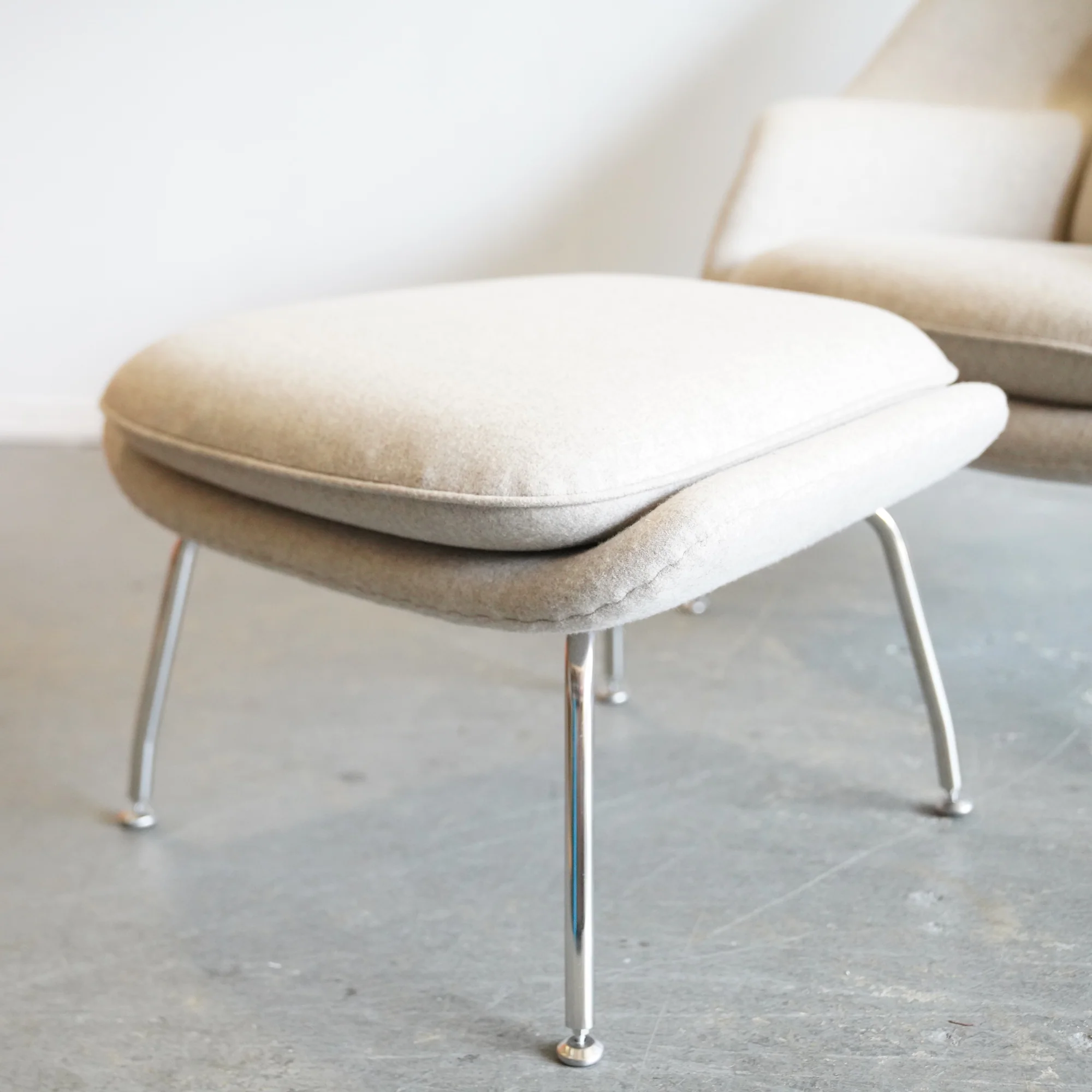 Rove Concepts Eero Saarinen Style Womb chair and Ottoman - Image 4