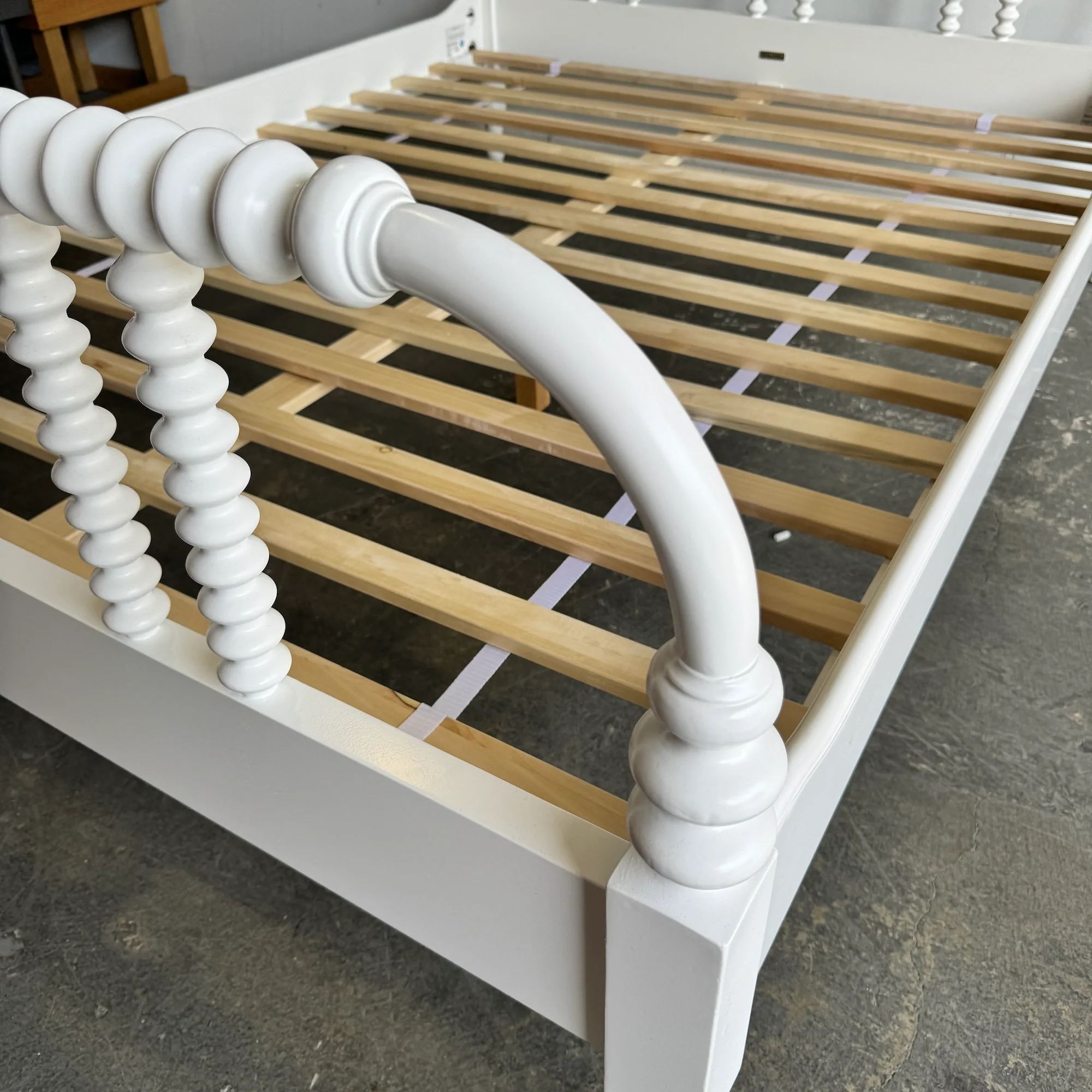 Serena and Lily QueenWebster bed with Footboard - Image 5