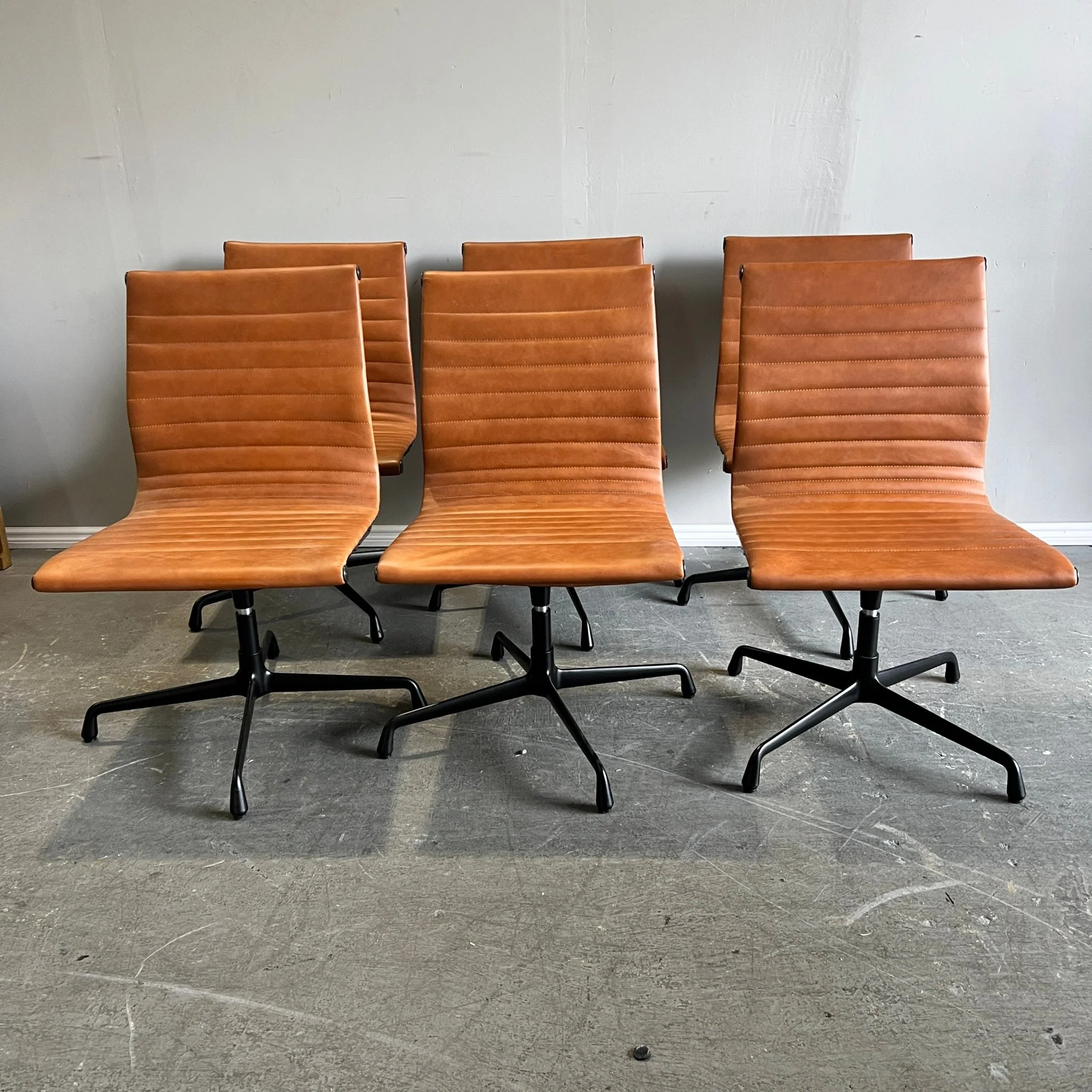Set of 6 Eames executive style leather side chairs - Image 6