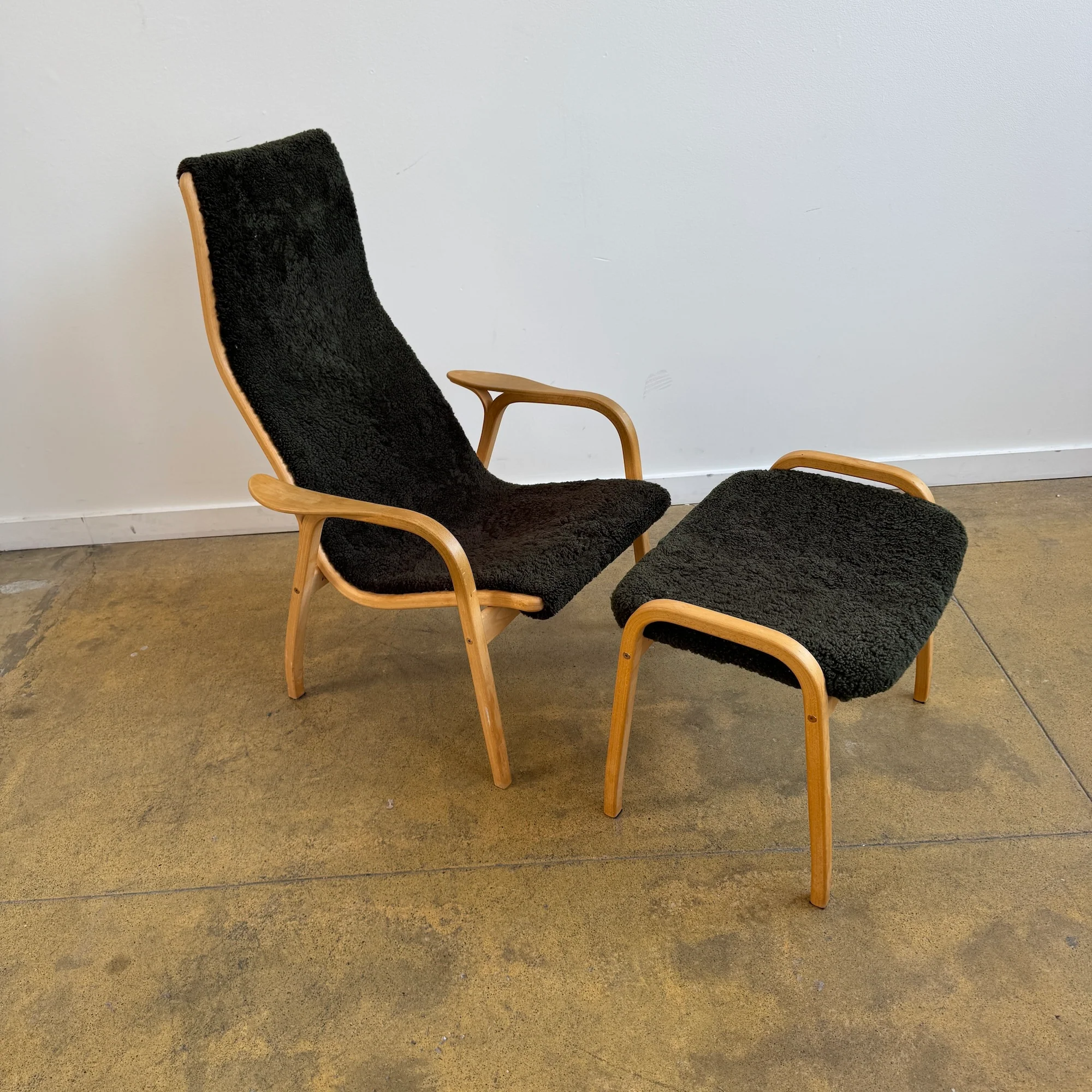 Swedese Yngve Ekström 'Lamino' set in Olive Green Sheepskin - Image 2