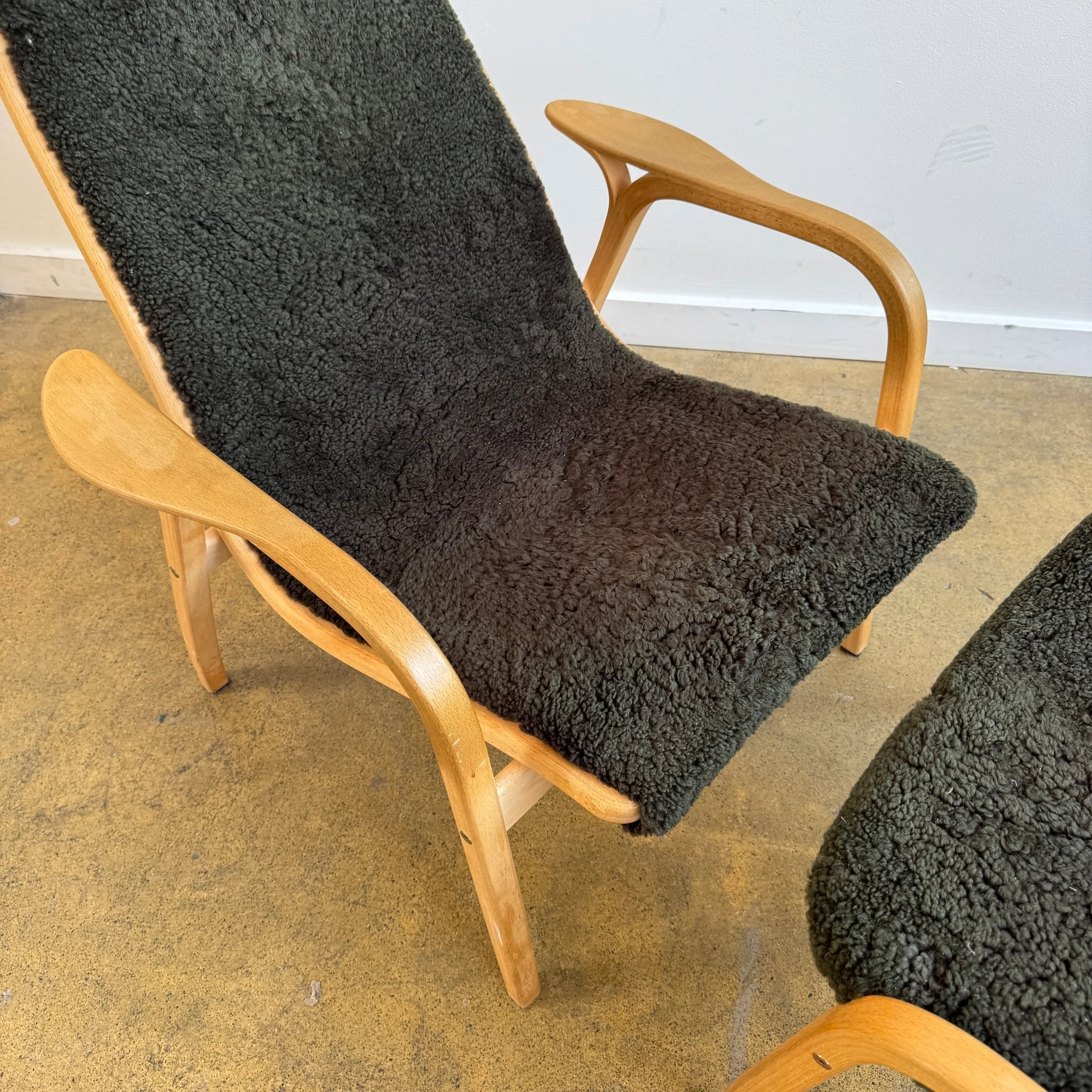 Swedese Yngve Ekström 'Lamino' set in Olive Green Sheepskin - Image 3