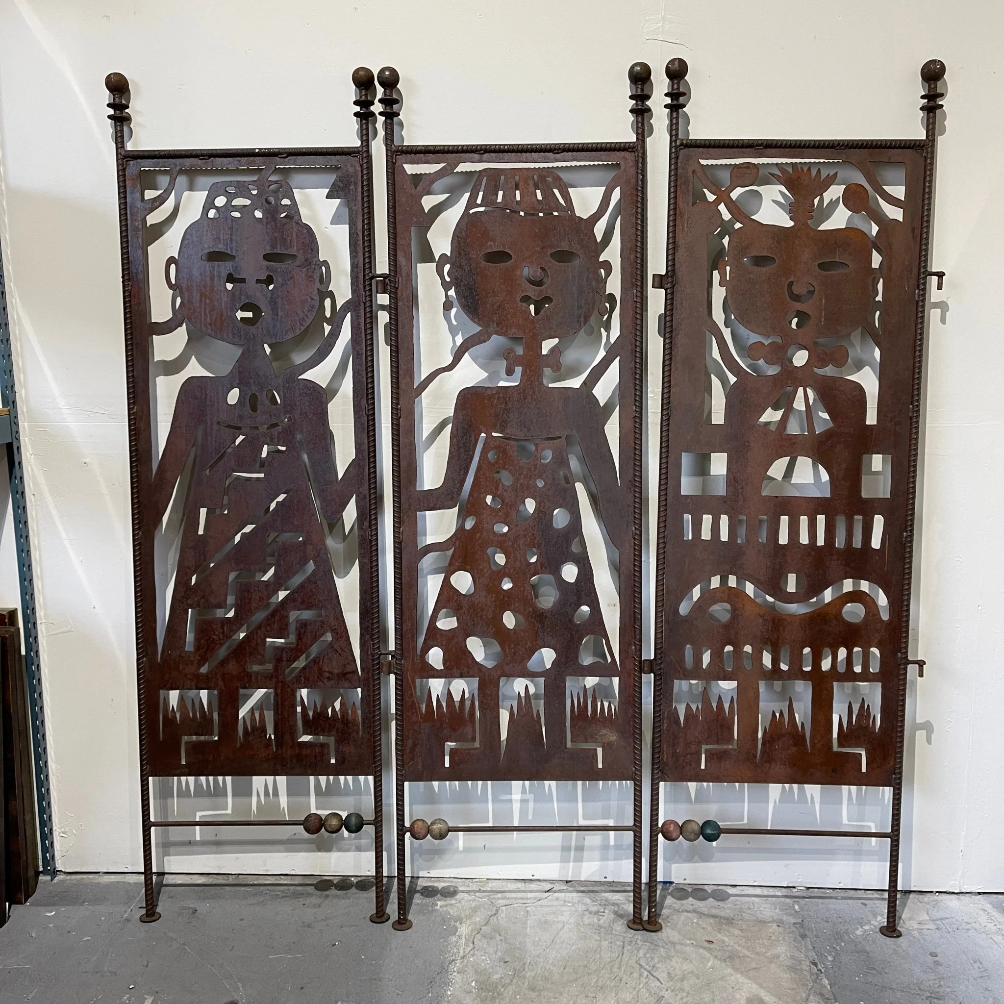 Three Piece indoor/outdoor Wrought iron room divider with coffee table - Image 3