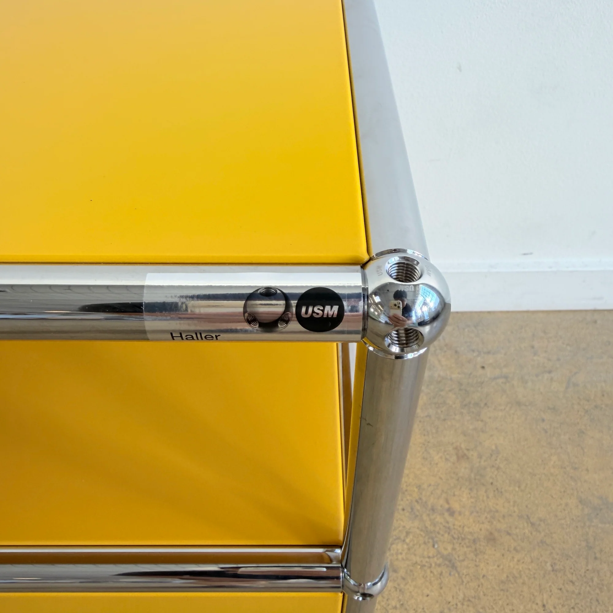 USM Haller 2X2 Media Console 22' - Golden Yellow - Image 7