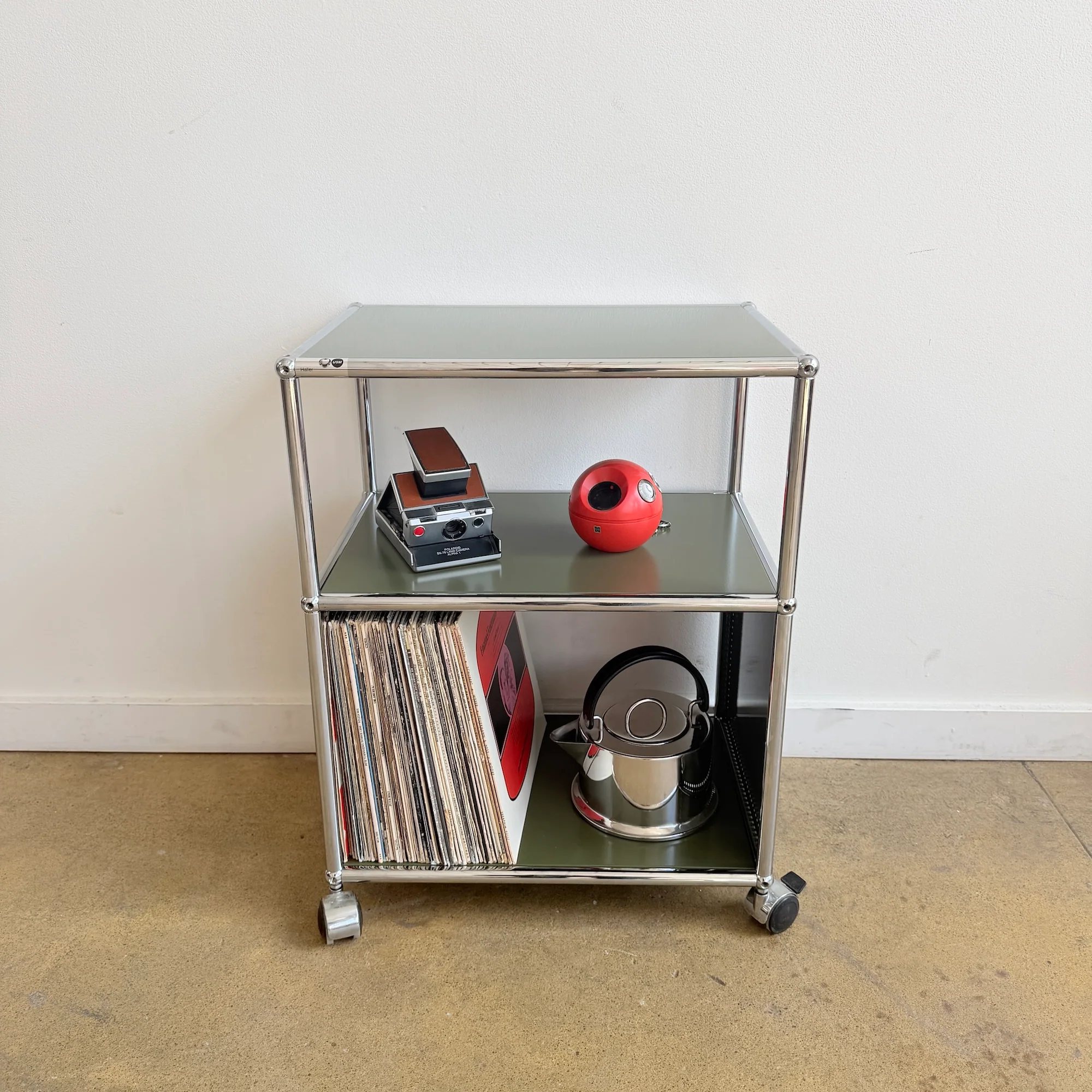 USM Haller Compact Record Storage on Casters - Olive Green - Image 2
