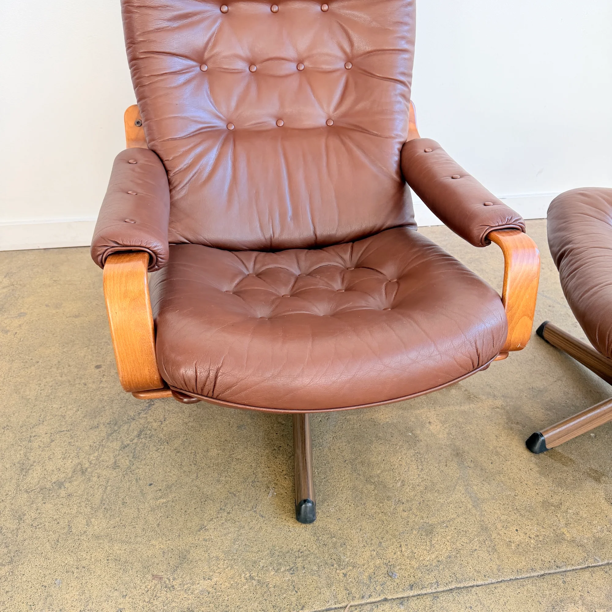 Vintage Göte Mobler Reclining Swivel lounge chair with Ottoman - Image 5