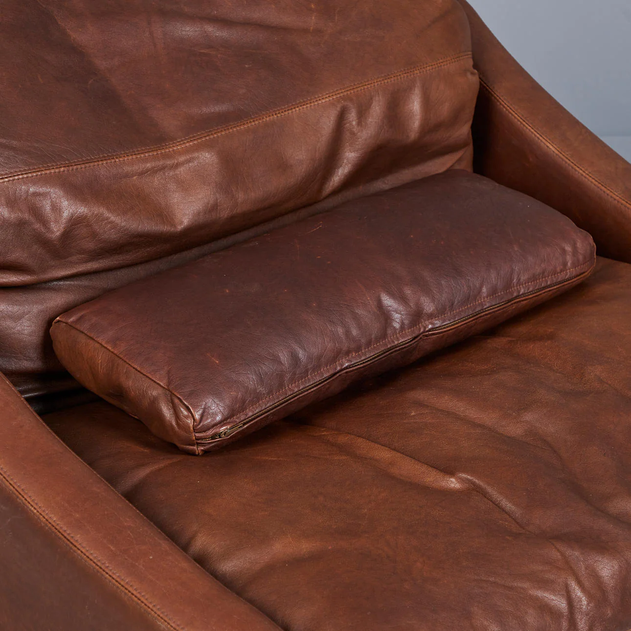 Vintage Oversize Leather Lounge chair - Image 5