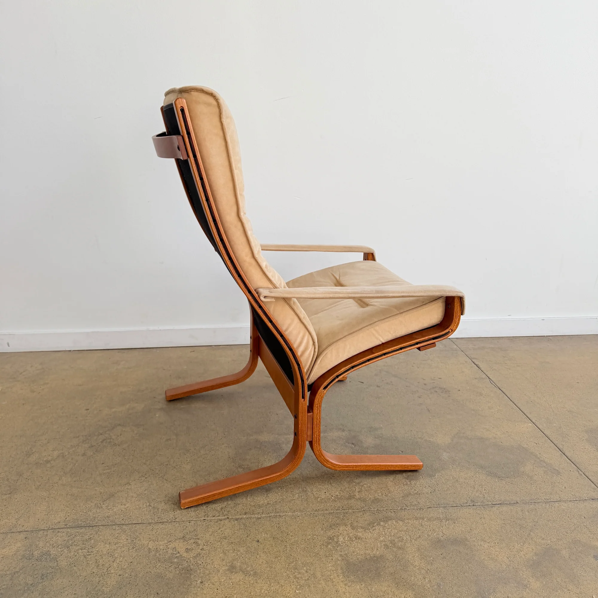 Vintage Siesta Lounge Chair in Suede - Image 2
