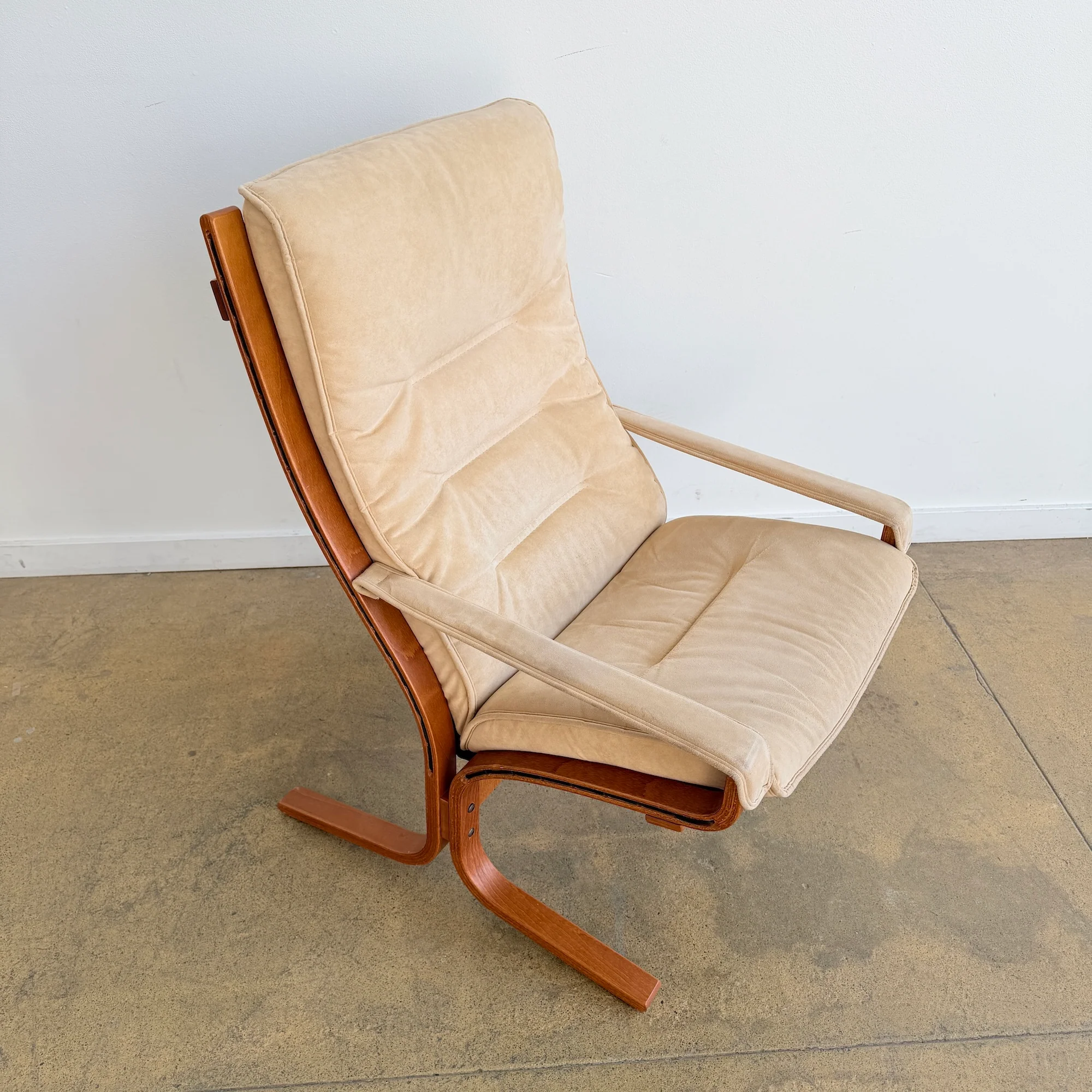 Vintage Siesta Lounge Chair in Suede - Image 4
