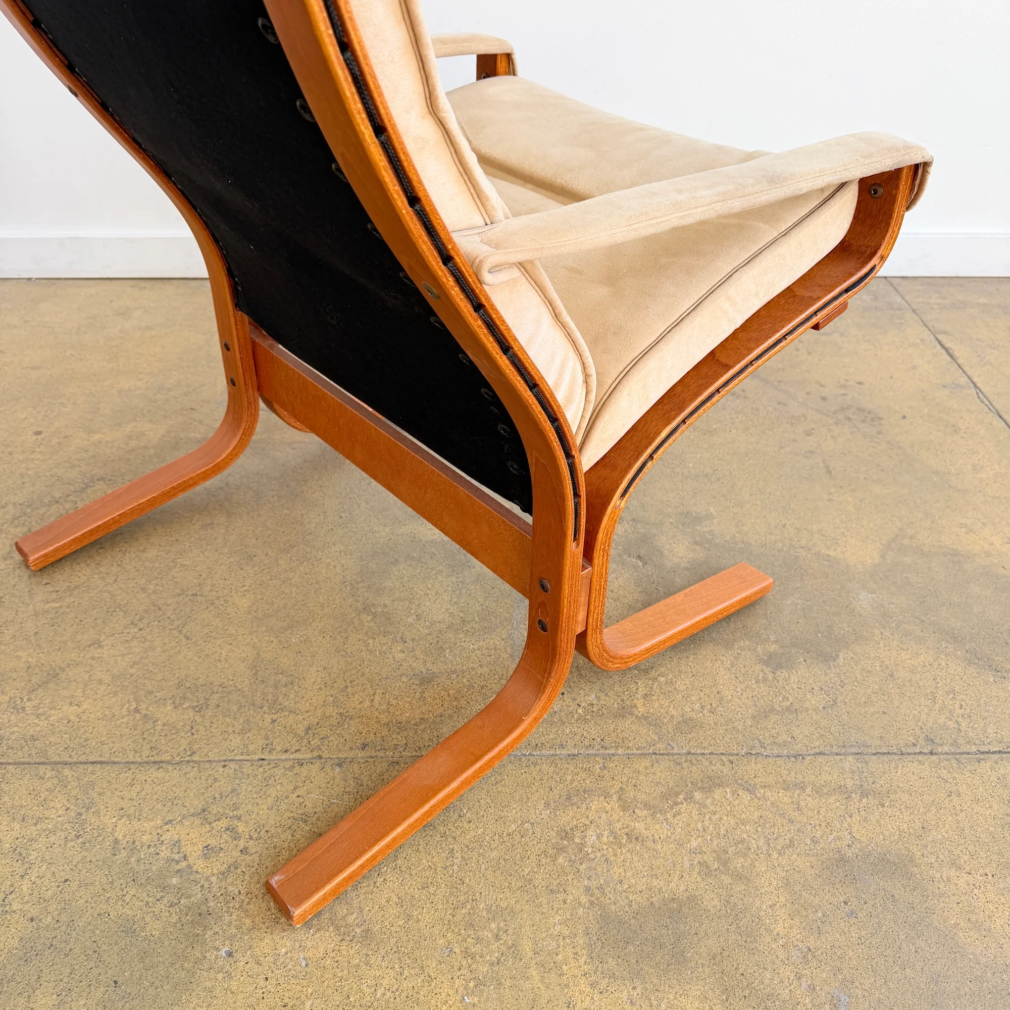 Vintage Siesta Lounge Chair in Suede - Image 7