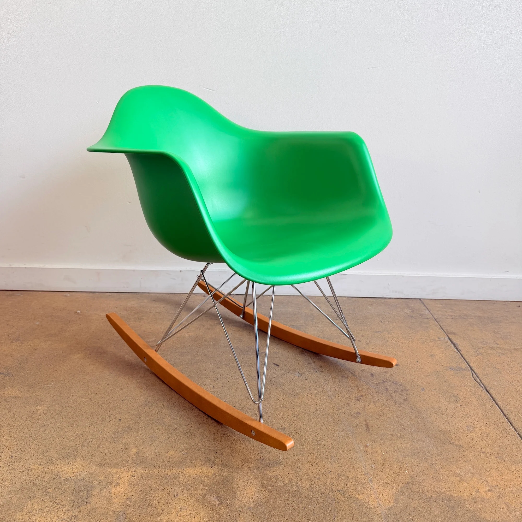 Vitra Eames Molded Plastic Rocking chair